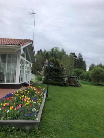 Wonderful Cottage By The Lake Hautjarvi Exterior photo